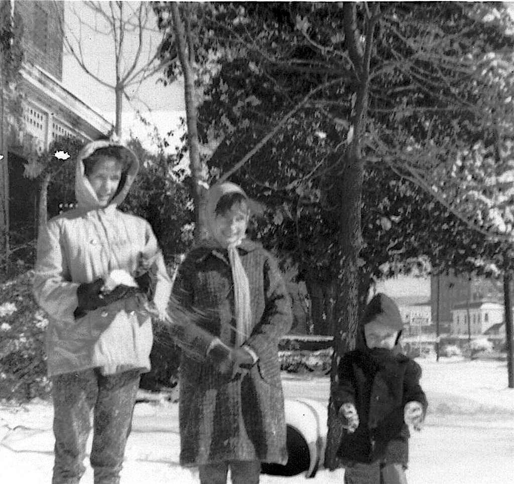 1961 Pam, Brenda, Andy Holmes Ave