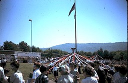 Blossomwood Maypole 4th grade